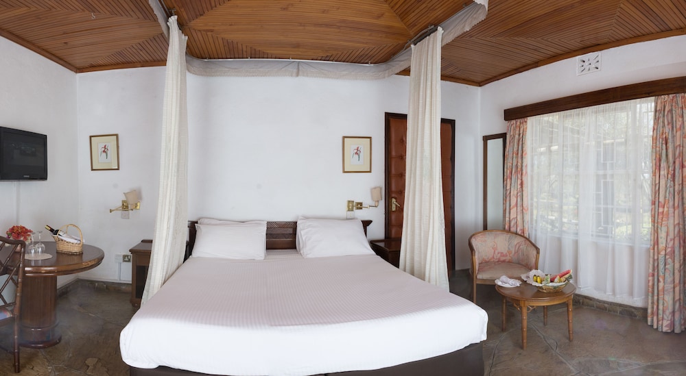Jacaranda Lake Elementaita Lodge 7/34