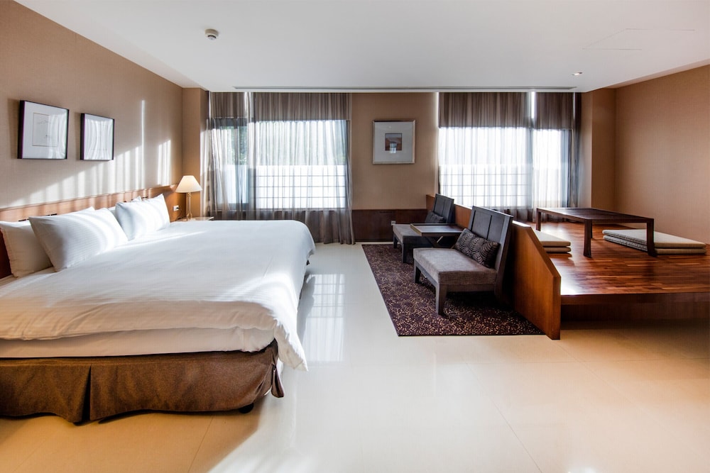 GRAND, CONNECTING, 5 BEDROOMS, SUITE, MOUNTAIN VIEW