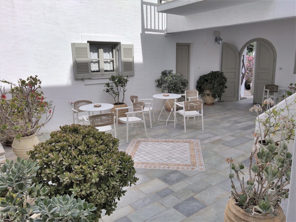 Despinas Rooms And Apartments 90/95