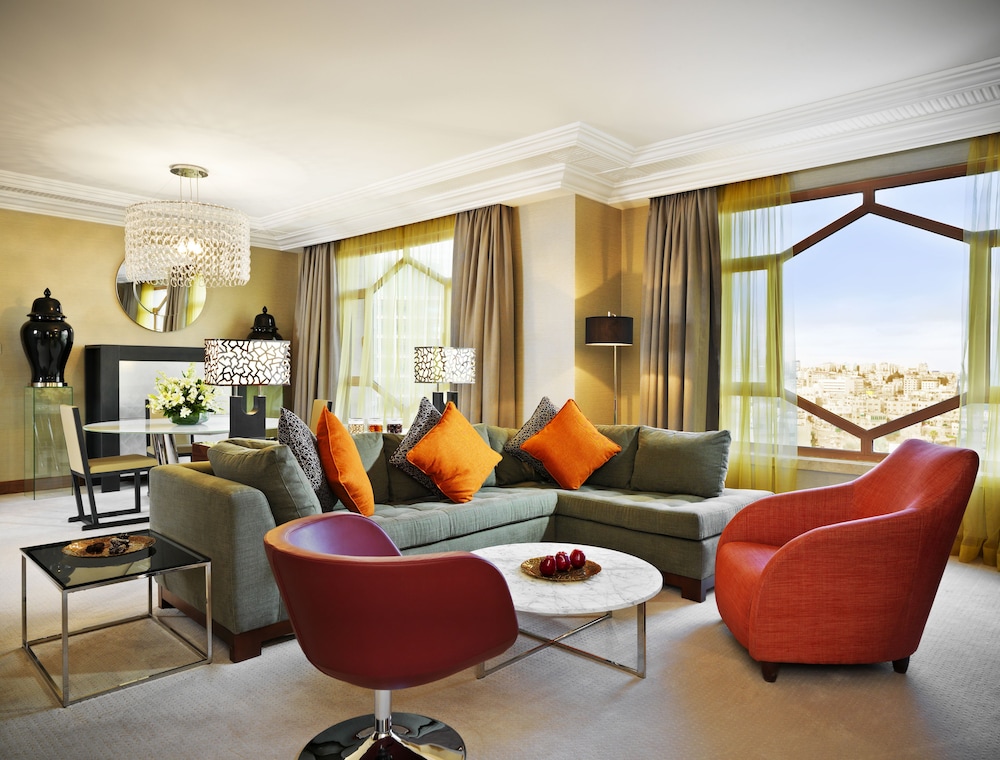 Grand Hyatt 47/76