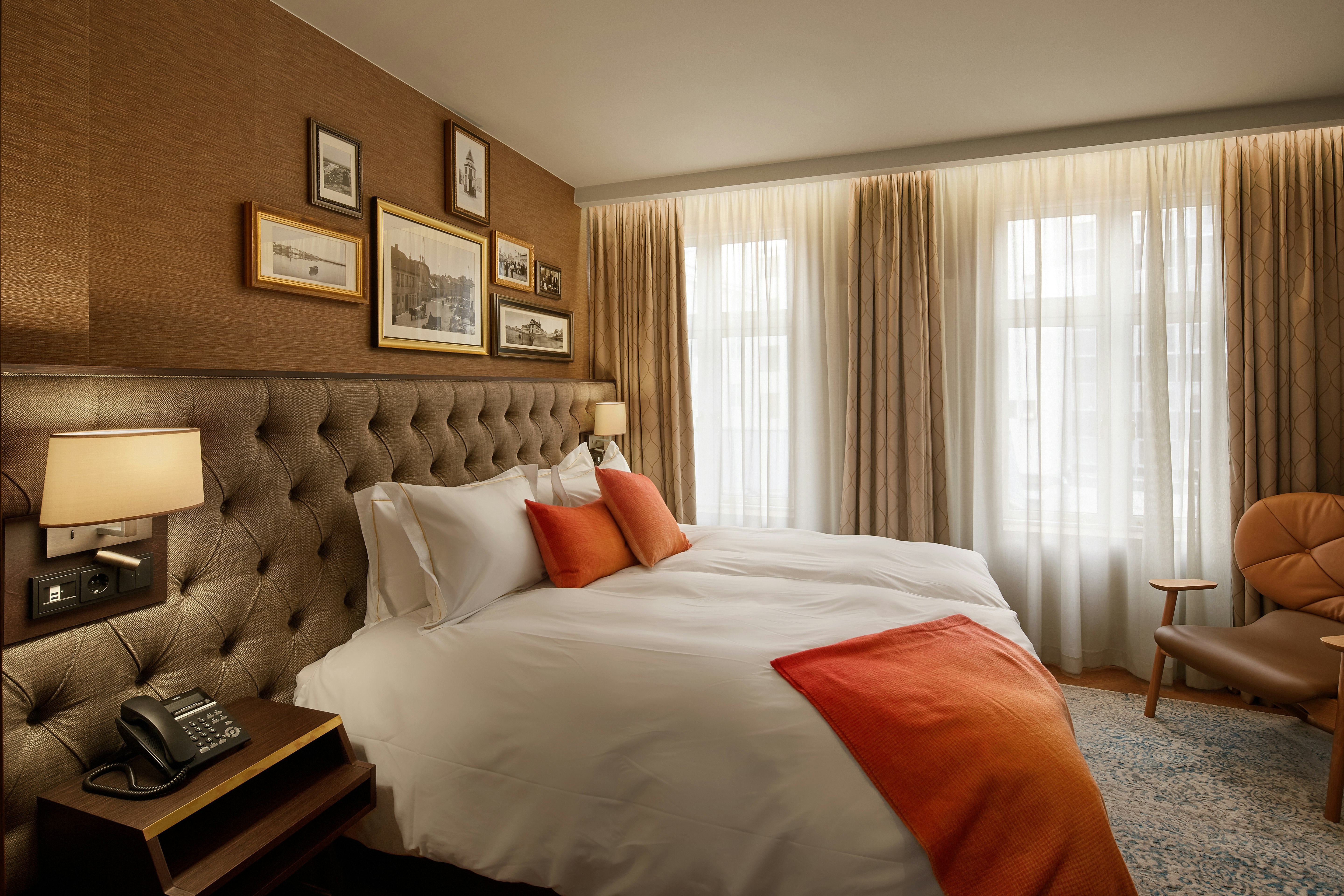 PREMIER, SUITE