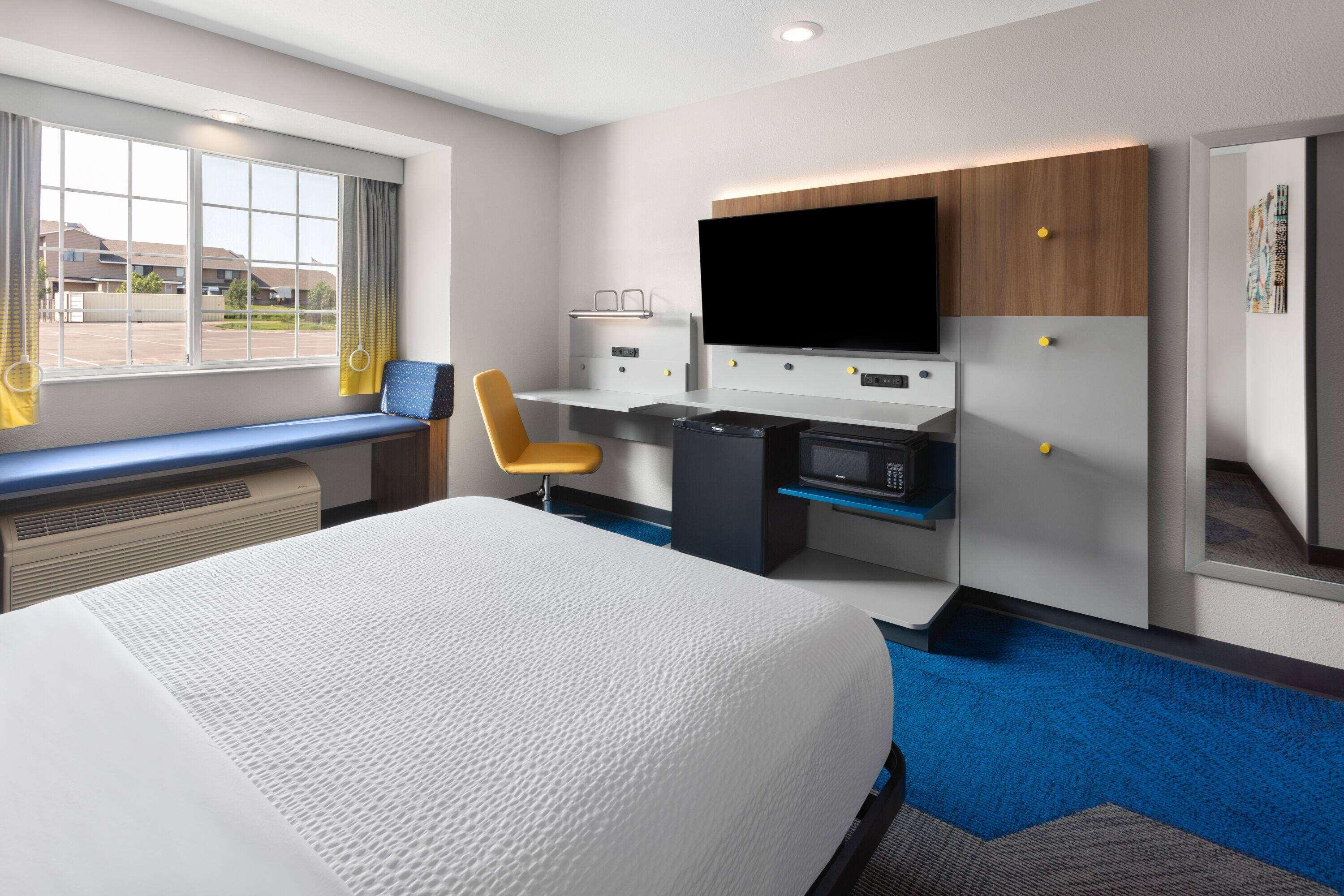 غرفة بسرير كوين، Microtel Inn Suites by Wyndham Rapid City 3/3