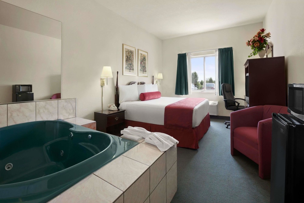Days Inn & Suites By Wyndham Romeoville 11/26