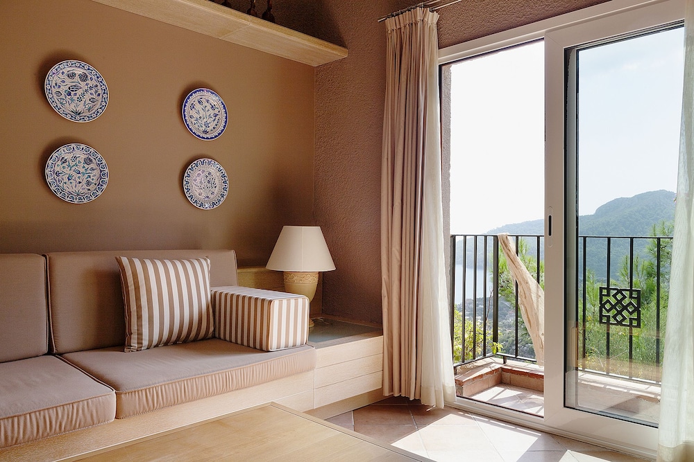 Dionysos Hotel 36/62