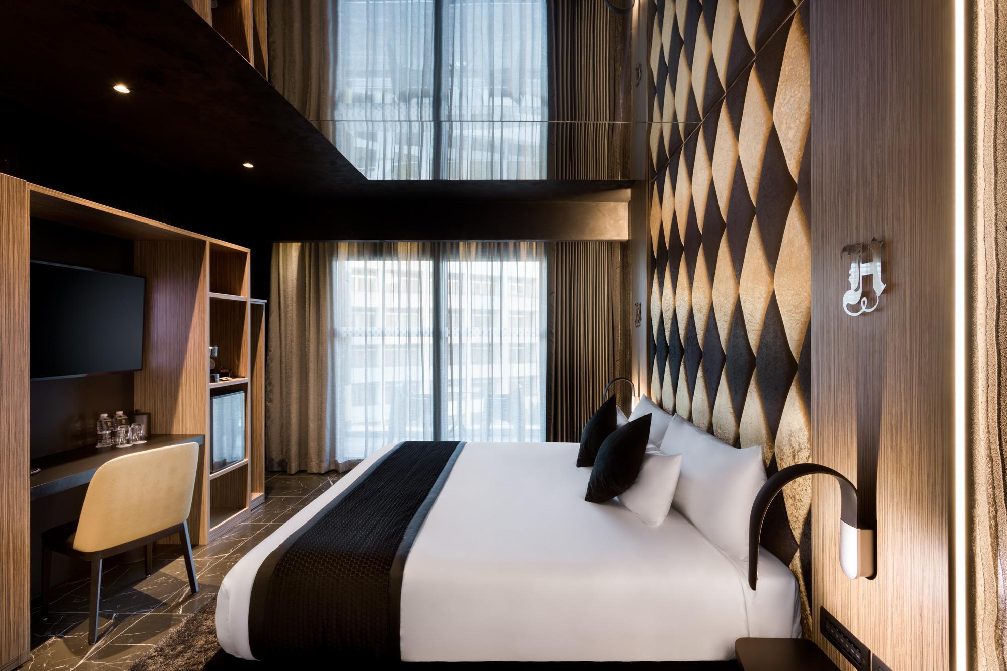 Elegant, 1 King and 1 Single Beds, Balcony