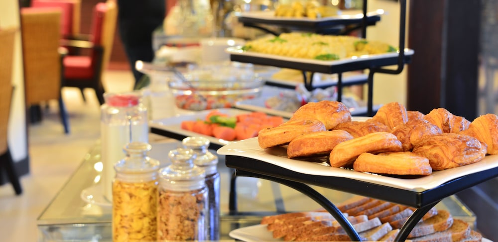 Almond Hotel - Phnom Penh 25/50