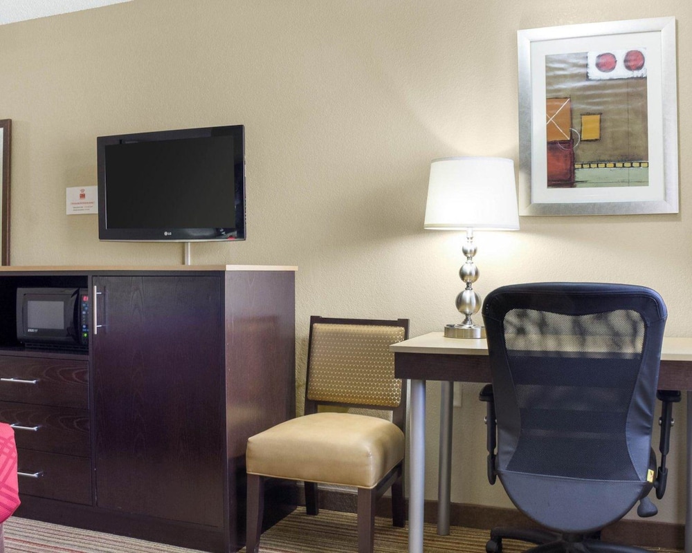 Econo Lodge Grand Forks near University 31/39