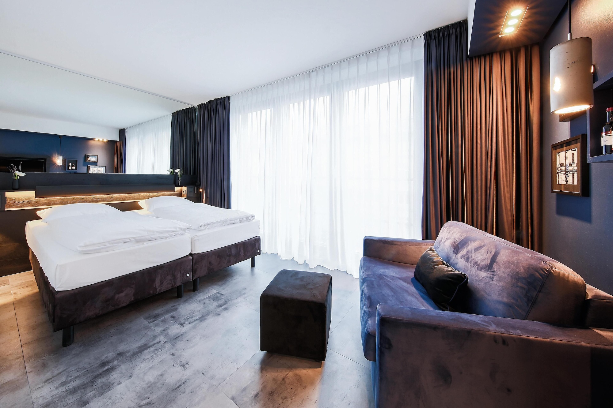 Single, Queen Bed