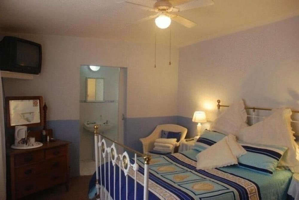 Bluewater Guesthouse 10/23