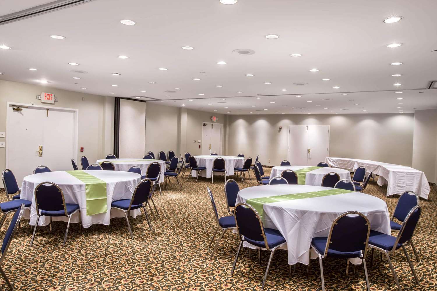 Econo Lodge 13/16