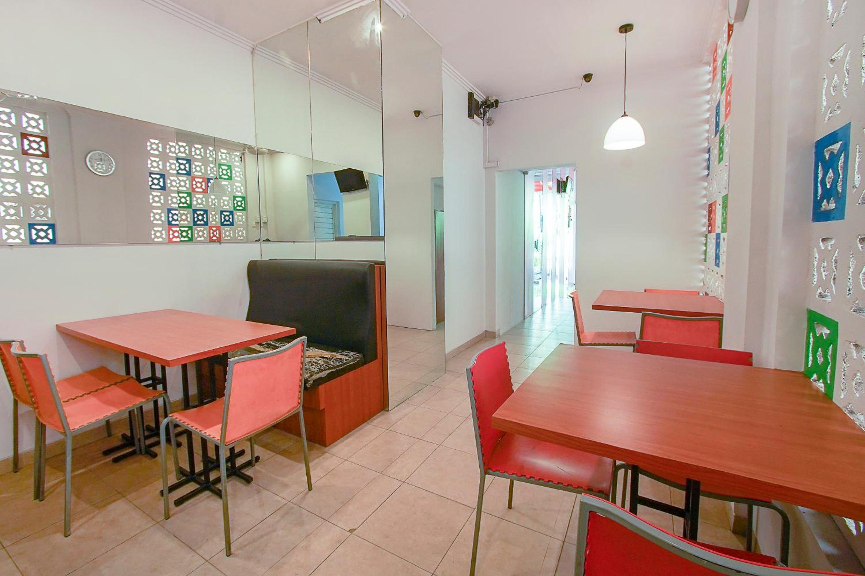 OYO 3808 Fif fa Hotel Kauman 51/56