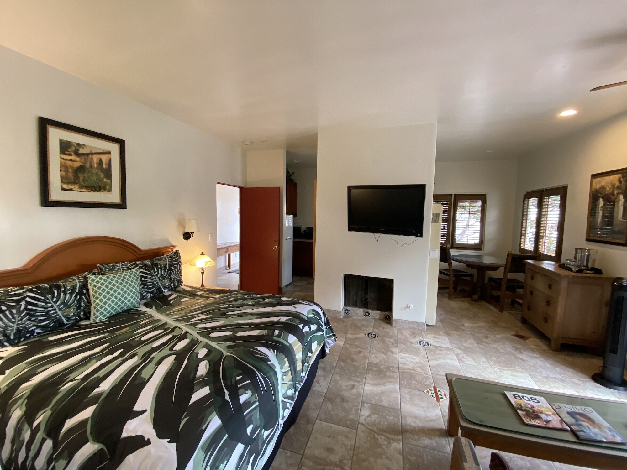 STUDIO, APARTMENT, KING BED