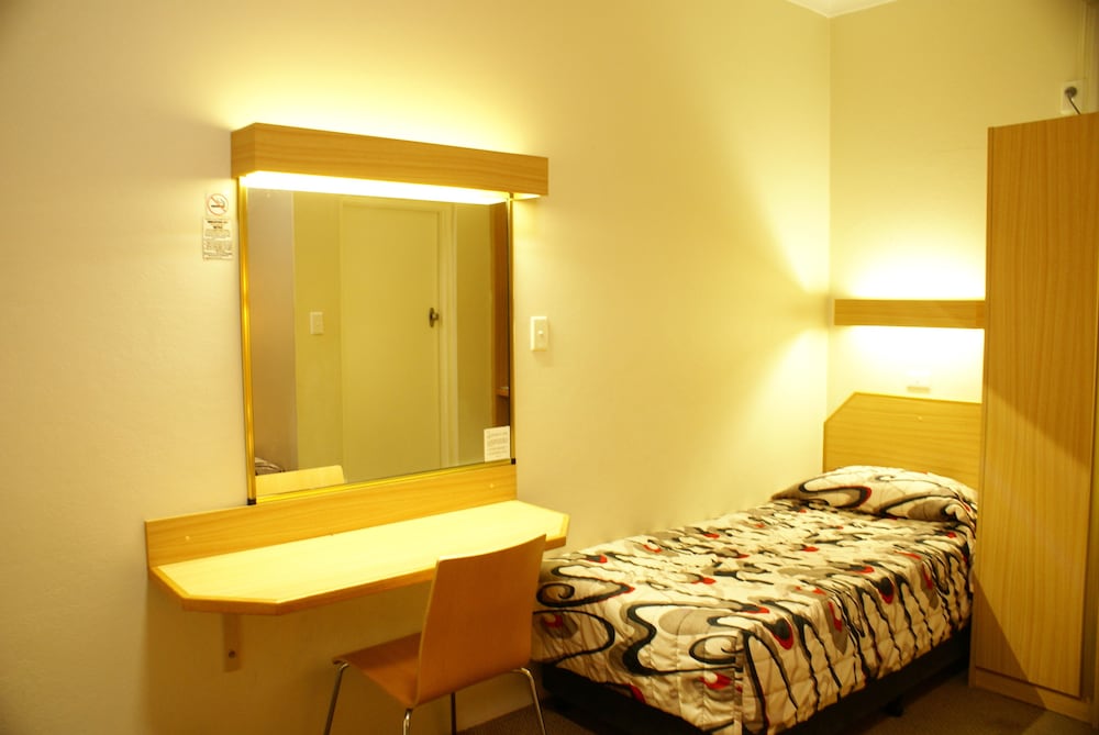 Country Lodge Motor Inn 24/50