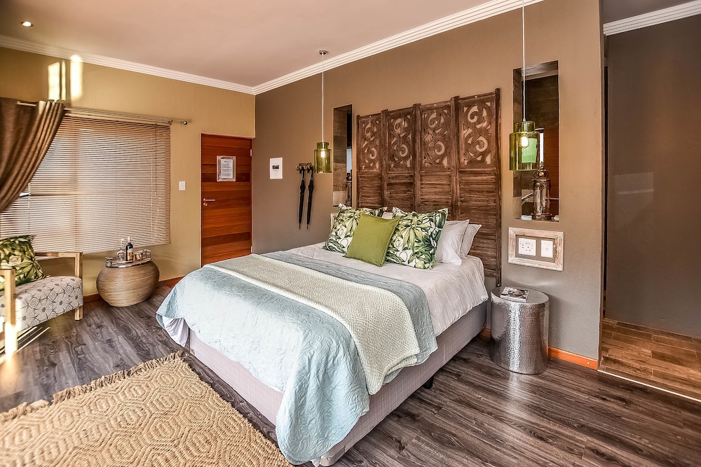 DELUXE, DOUBLE BED, LAKE VIEW