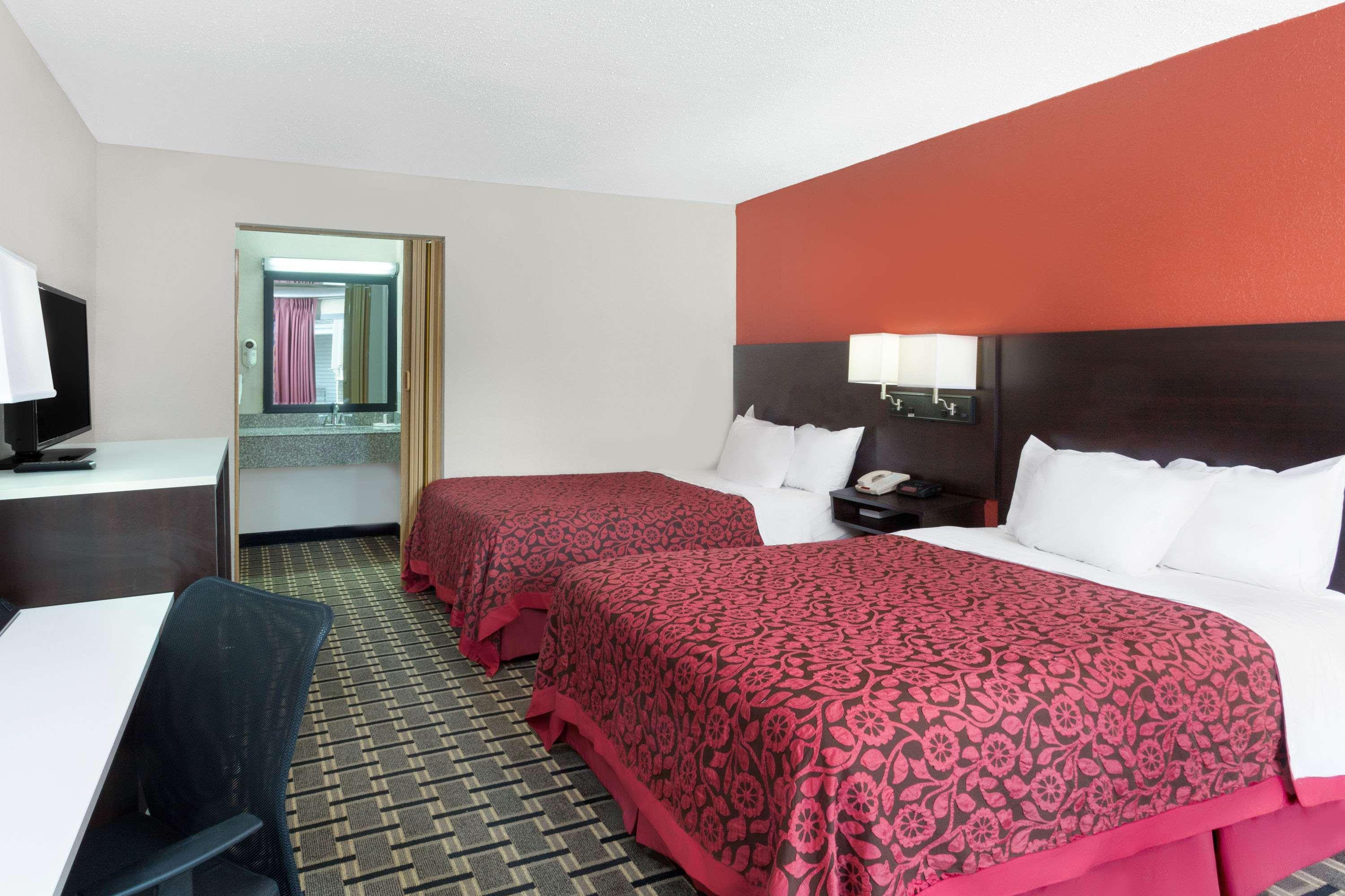 Days Inn By Wyndham Cullman 19/26