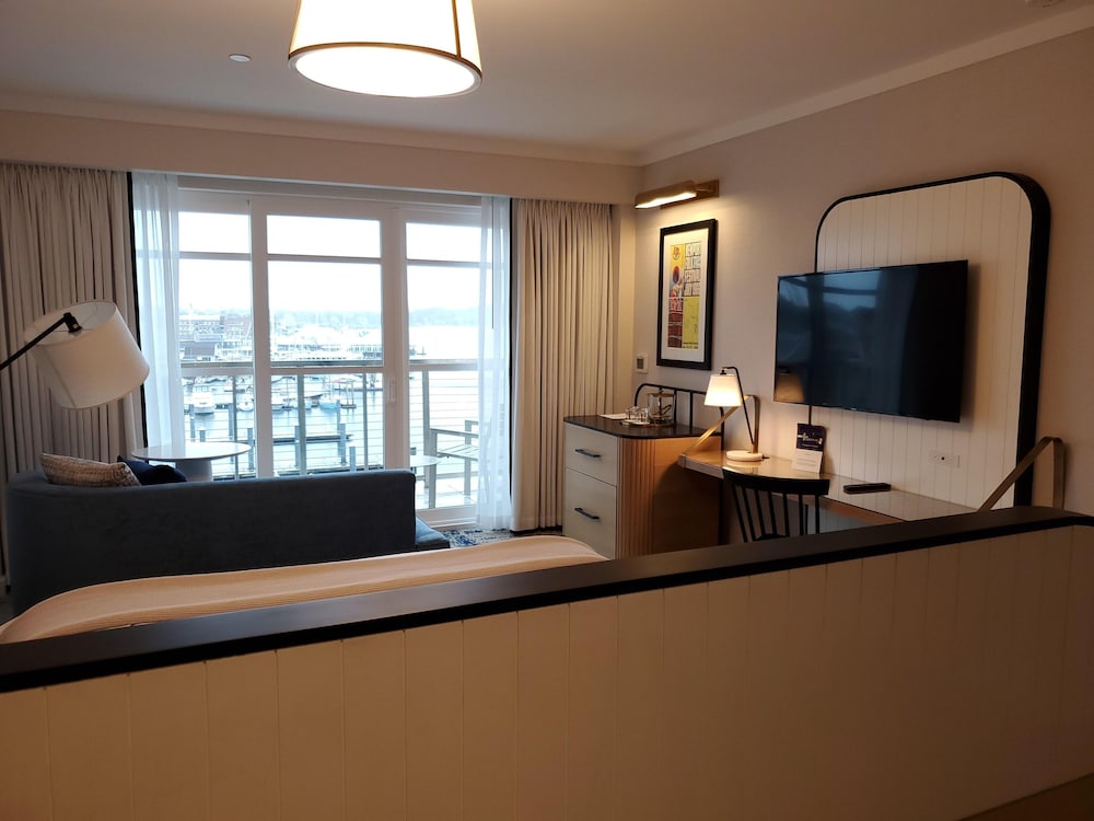 The Brenton Hotel 27/40
