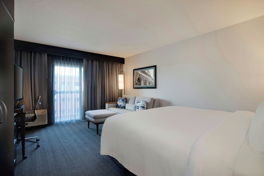 Deluxe, King Bed, Sofa, Balcony