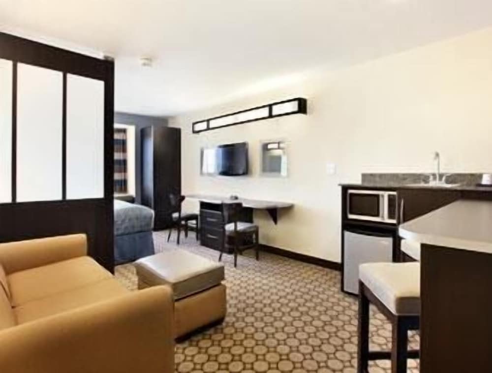 Microtel Inn & Suites by Wyndham Spring Hill/Weeki Wachee 19/30