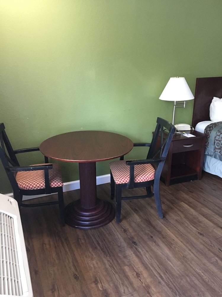 Days Inn By Wyndham Bradenton - Near The Gulf 38/43