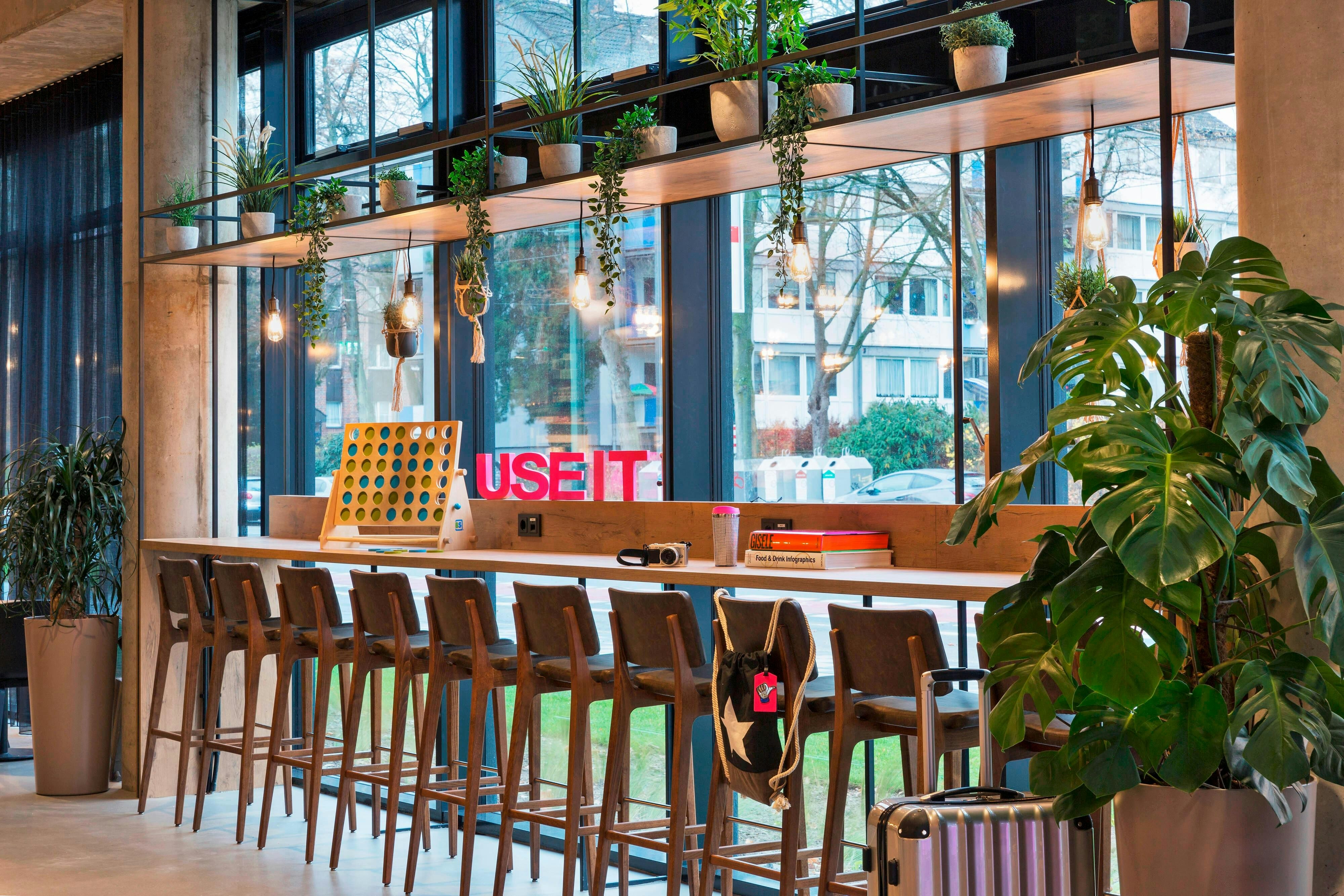 MOXY DUESSELDORF SOUTH 33/52
