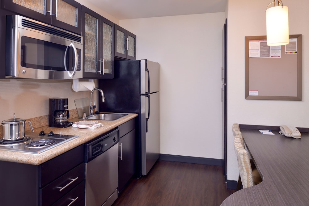 Candlewood Suites Paducah 24/65