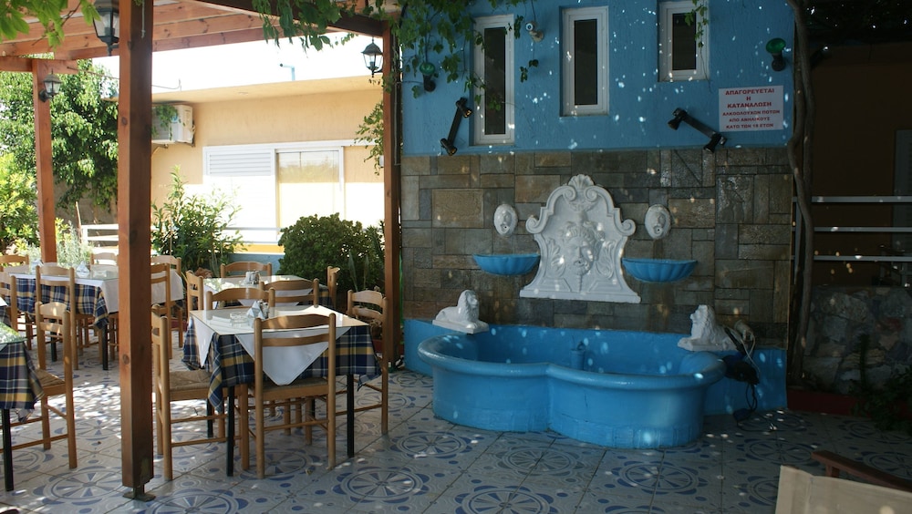Roxani Hotel 8/32
