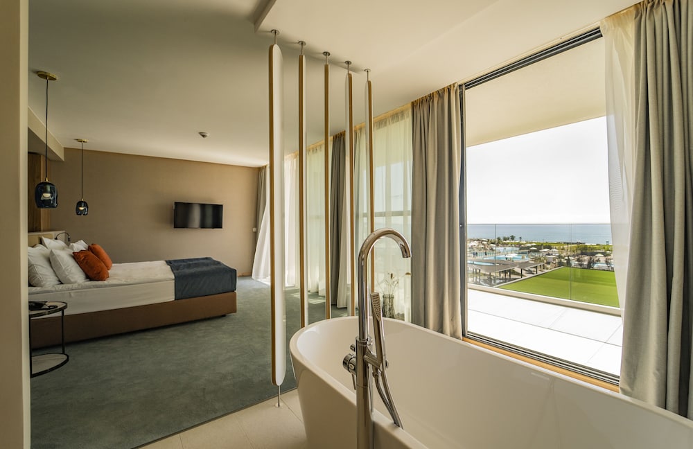 Wave Resort 8/70