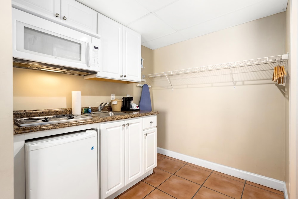 Tidelands Caribbean Hotel and Suites 16/62