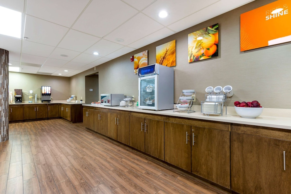Comfort Suites Near Potomac Mills 18/50