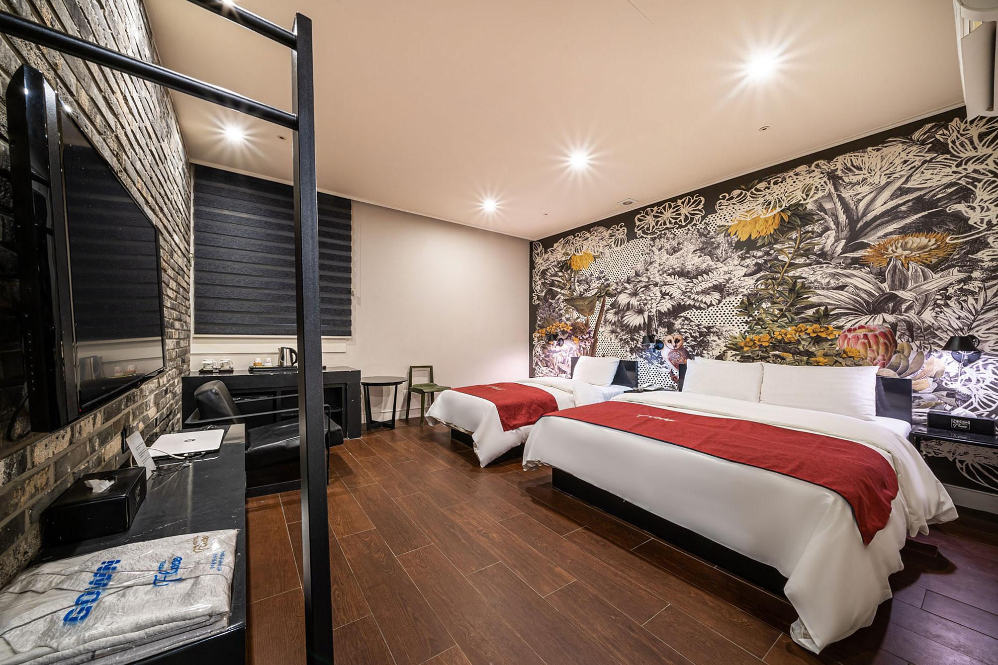 Premier, Twin Beds