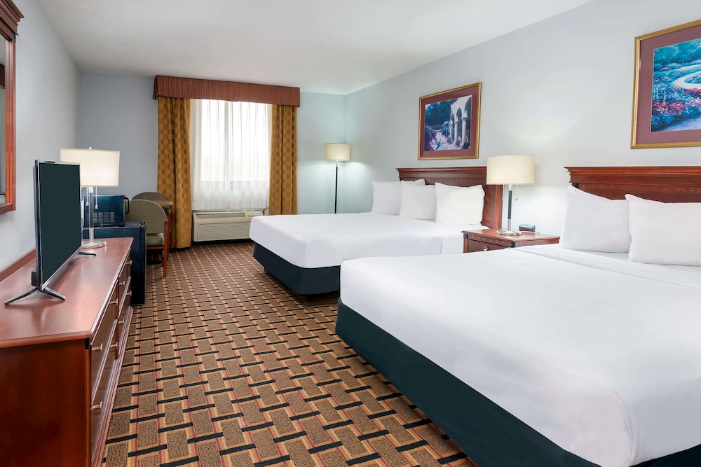 Travelodge by Wyndham Indianapolis Speedway 15/50