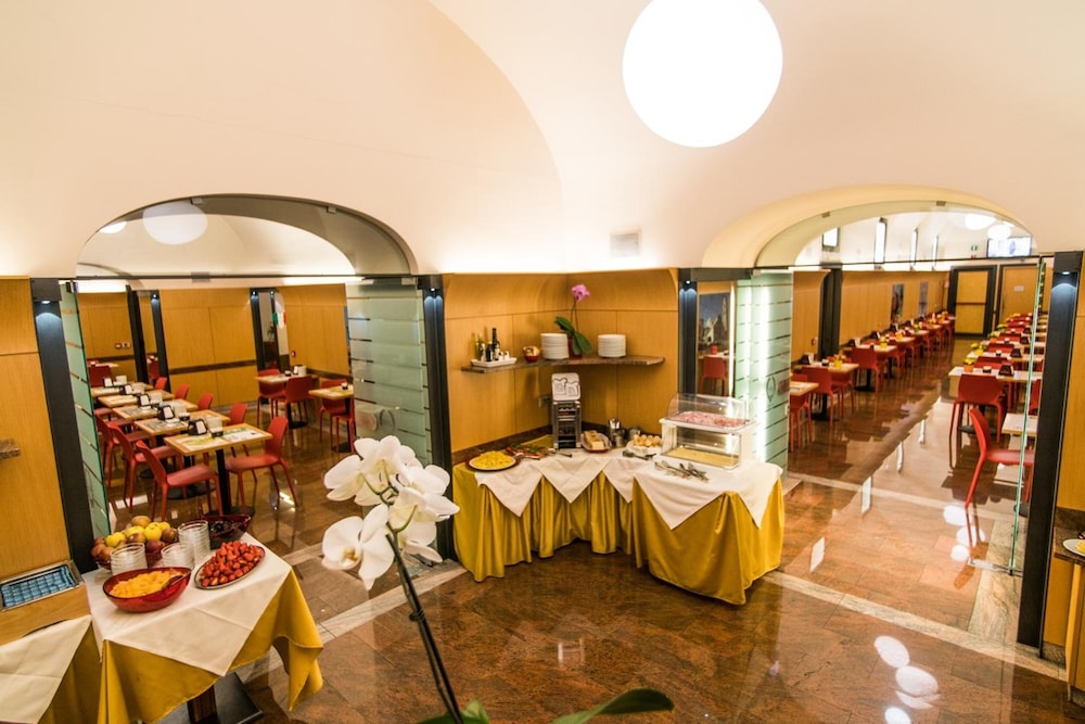 Le Petit Hotel 49/59