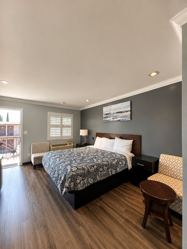 La Casa Inn, Pasadena 25/60