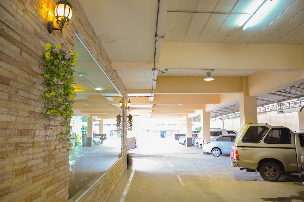 Submukdaphoomplace Hotel 50/50