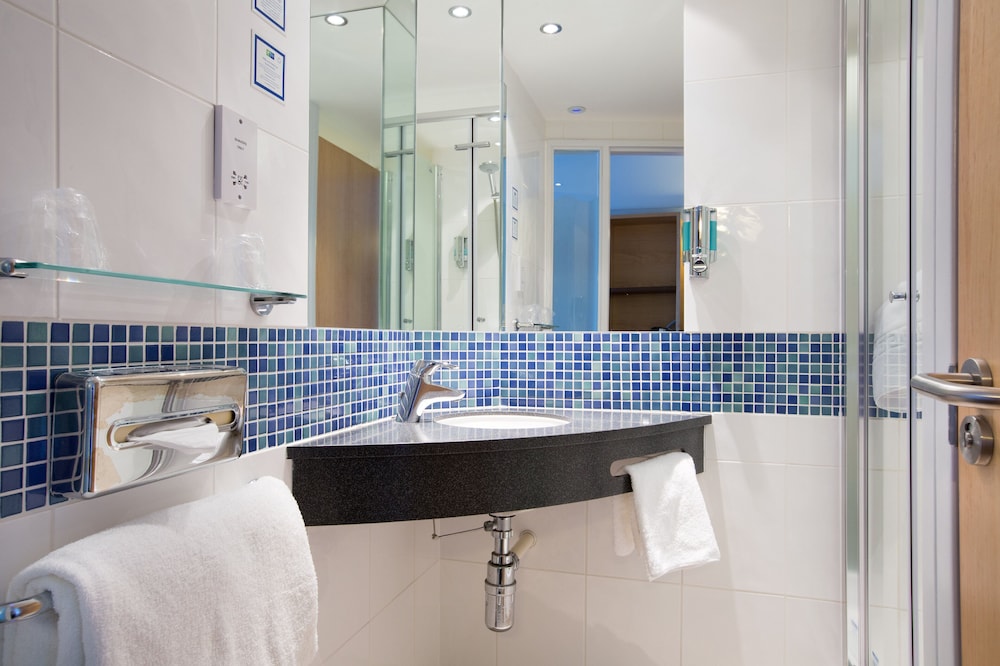 Holiday Inn Express Hamilton 43/46