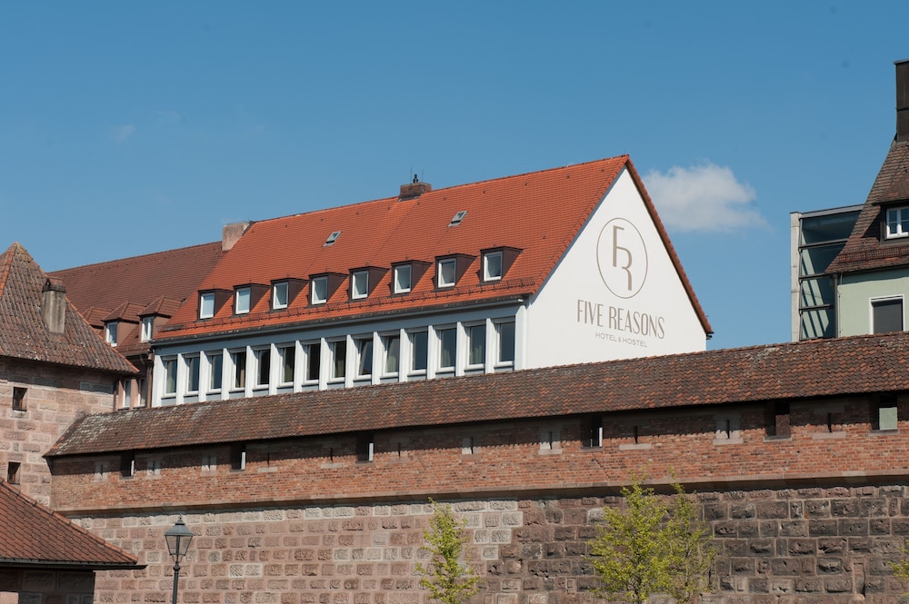 Five Reasons Hotel and Hostel 43/50