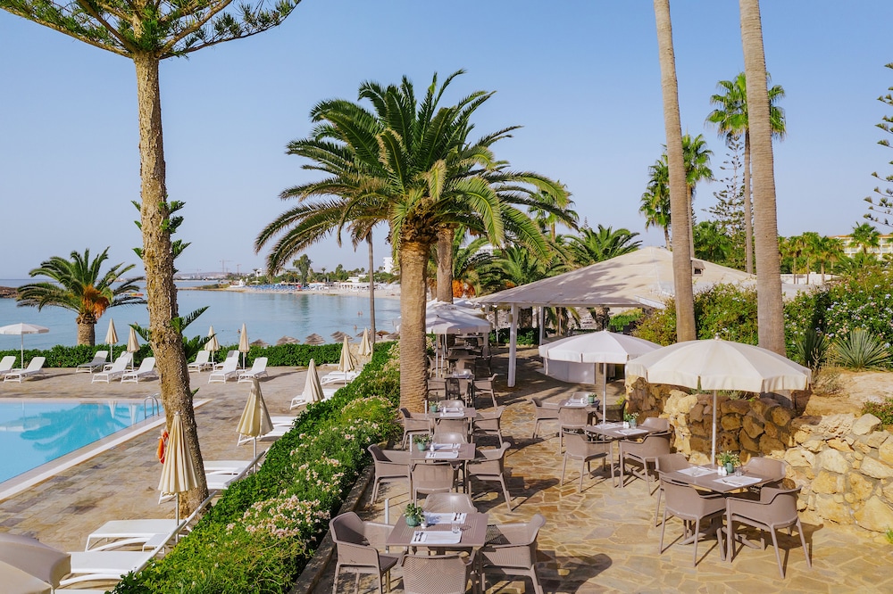 Nissi Beach Resort 38/75