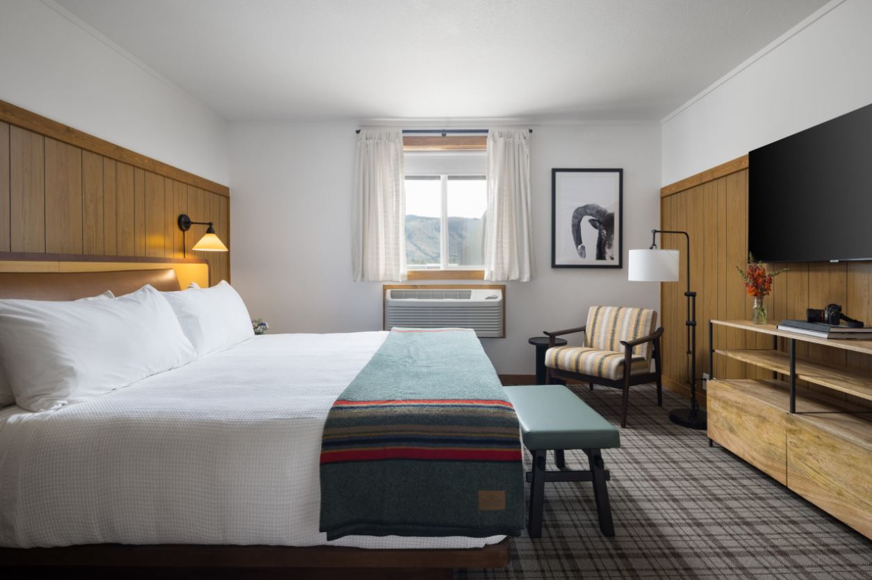 Suite, King Bed, Accessible