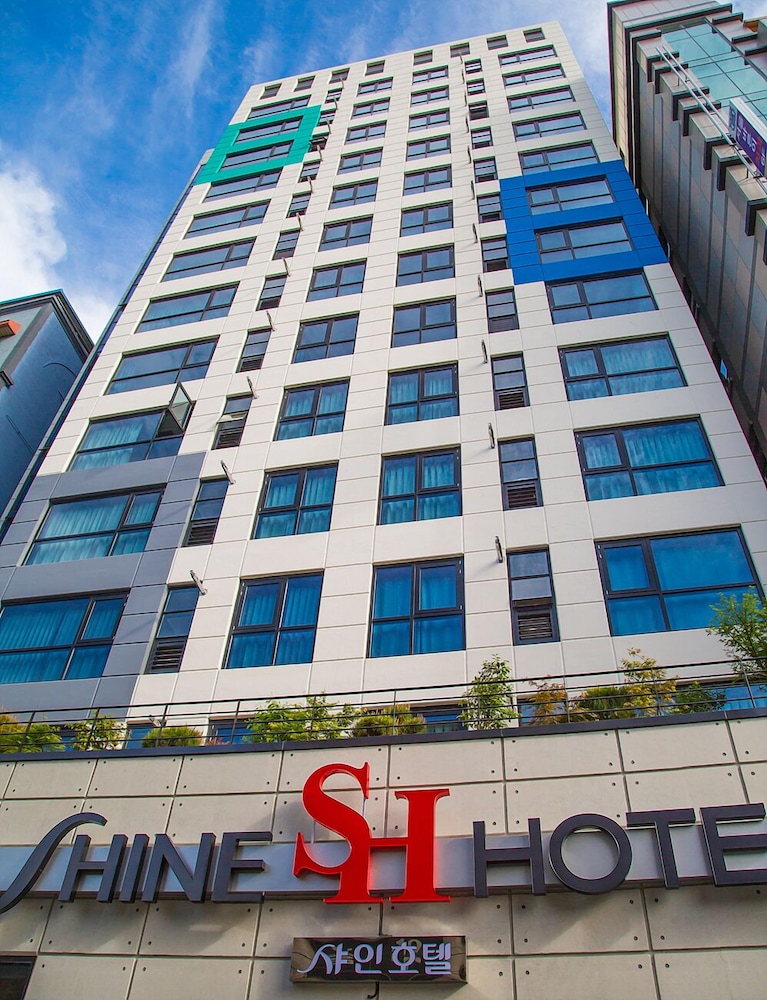 Shine Hotel 2/50