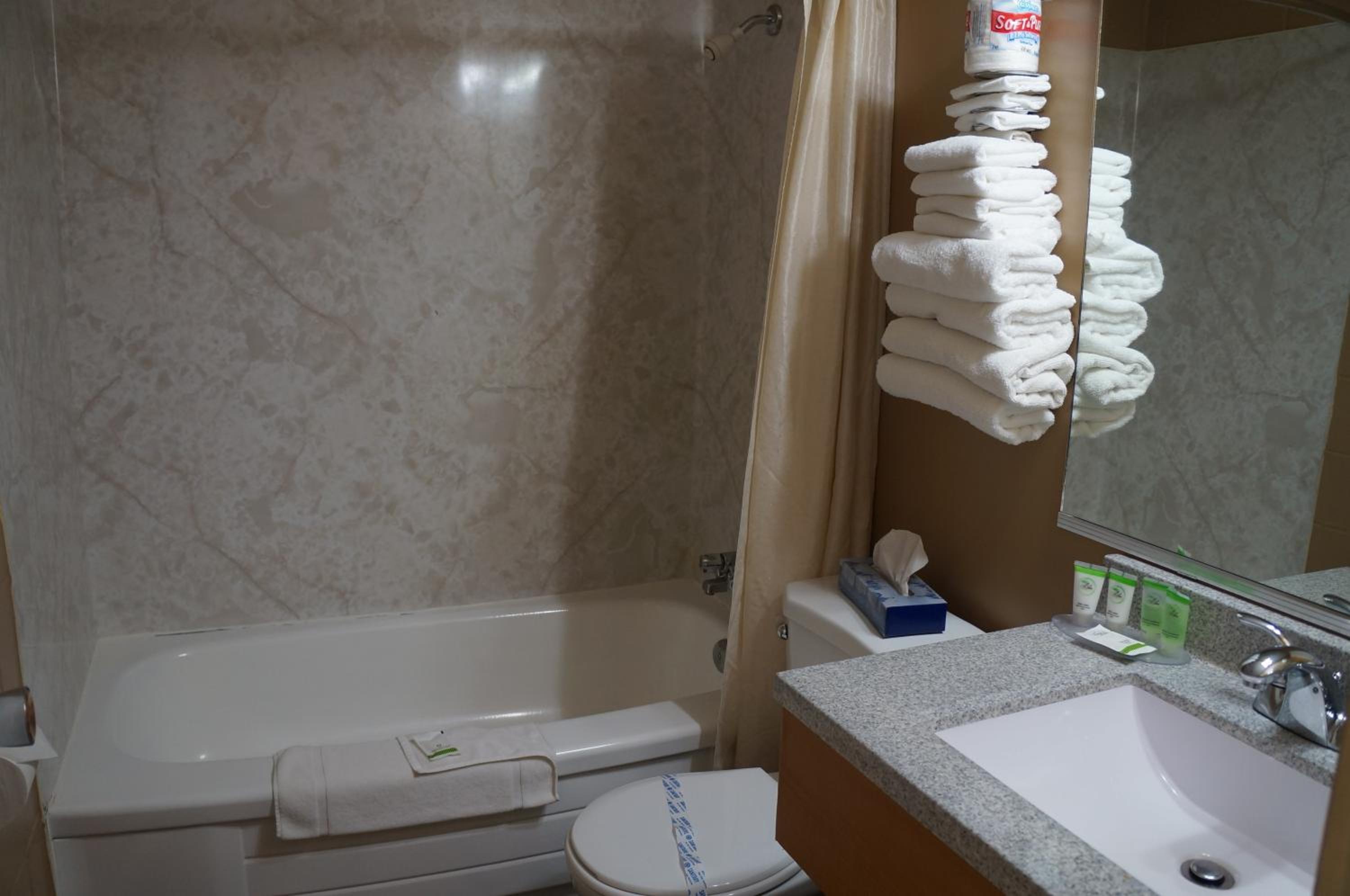 غرفة بسرير كوين، Westward Inn Suites 4/7