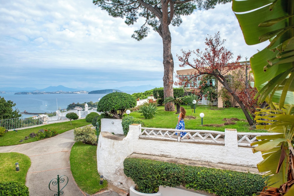Hotel Villa Ireos 45/50