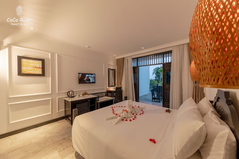 غرفة ديلوكس بسرير كينج بإطلالة على المسبح، Hoi An Coco River Resort Spa 2/9