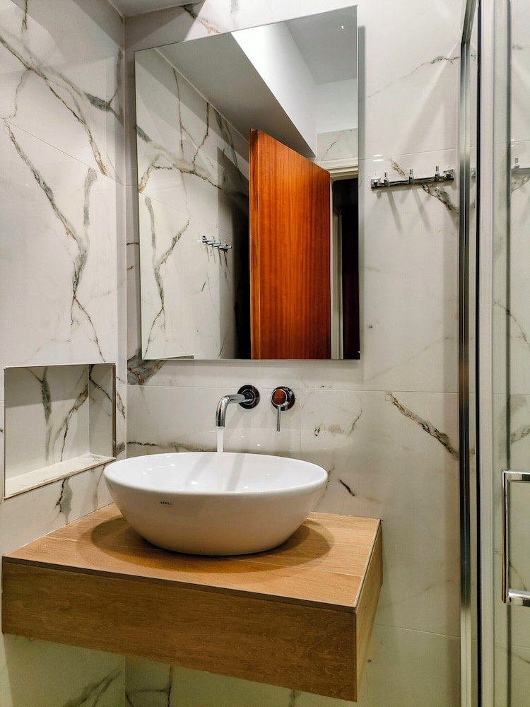 Avra Beach Hotel 53/55