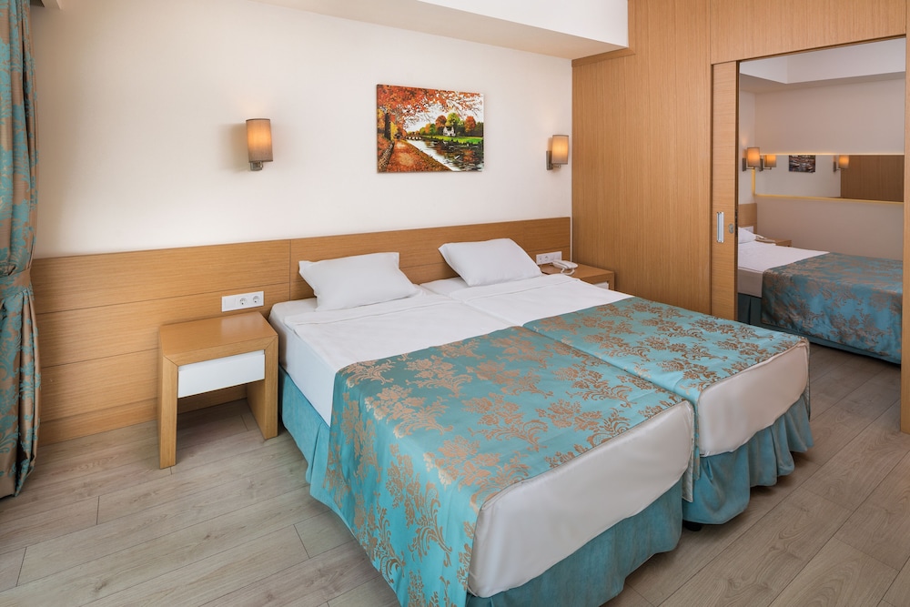 L'Oceanica Beach Resort Hotel 10/50