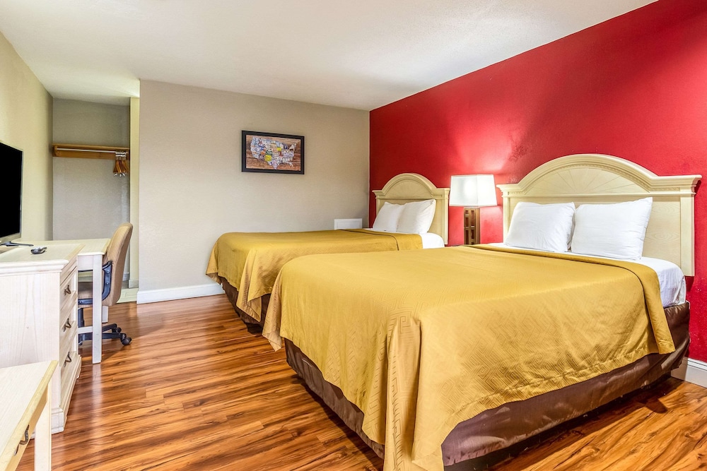 Econo Lodge Berea 20/37