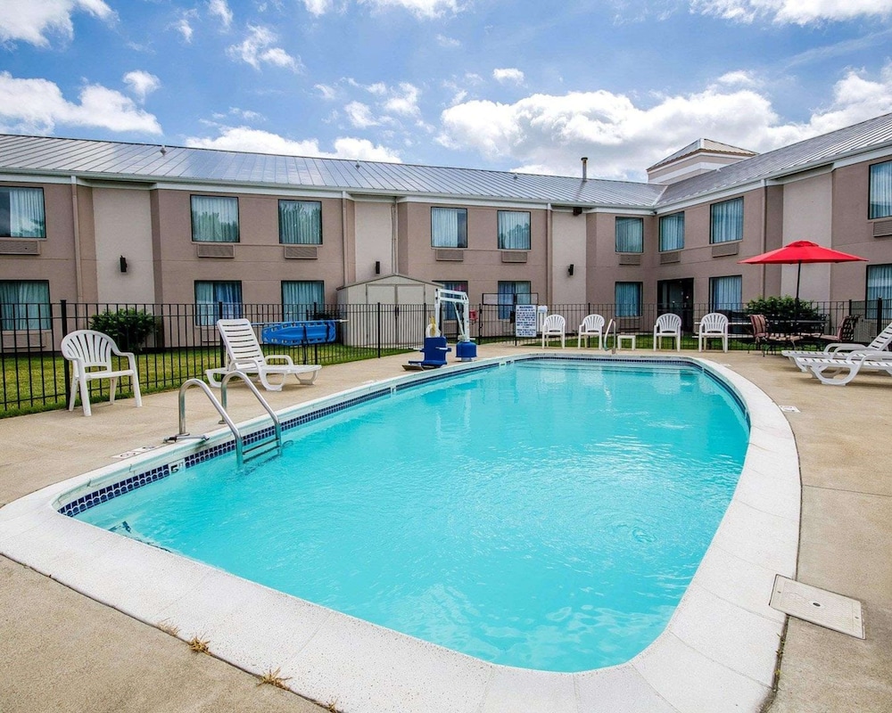 Spark by Hilton Louisville Airport 46/50
