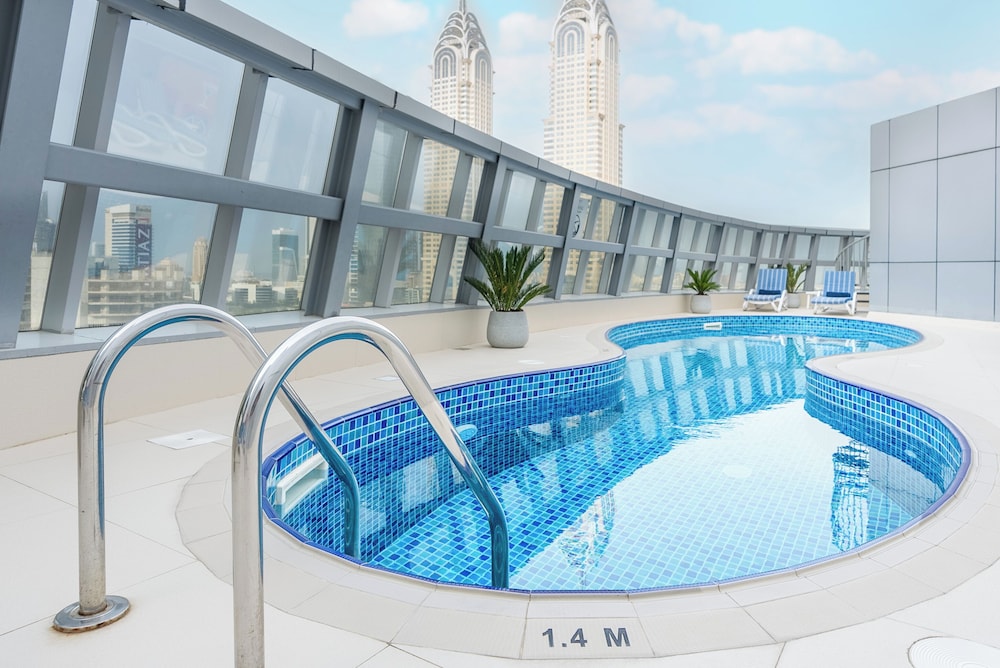 swimming pool spa