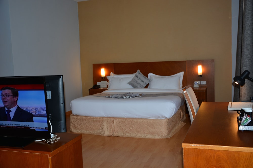 AZZEMAN HOTEL 24/49