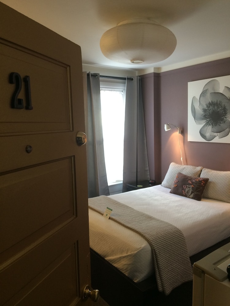 Camas Hotel 36/74
