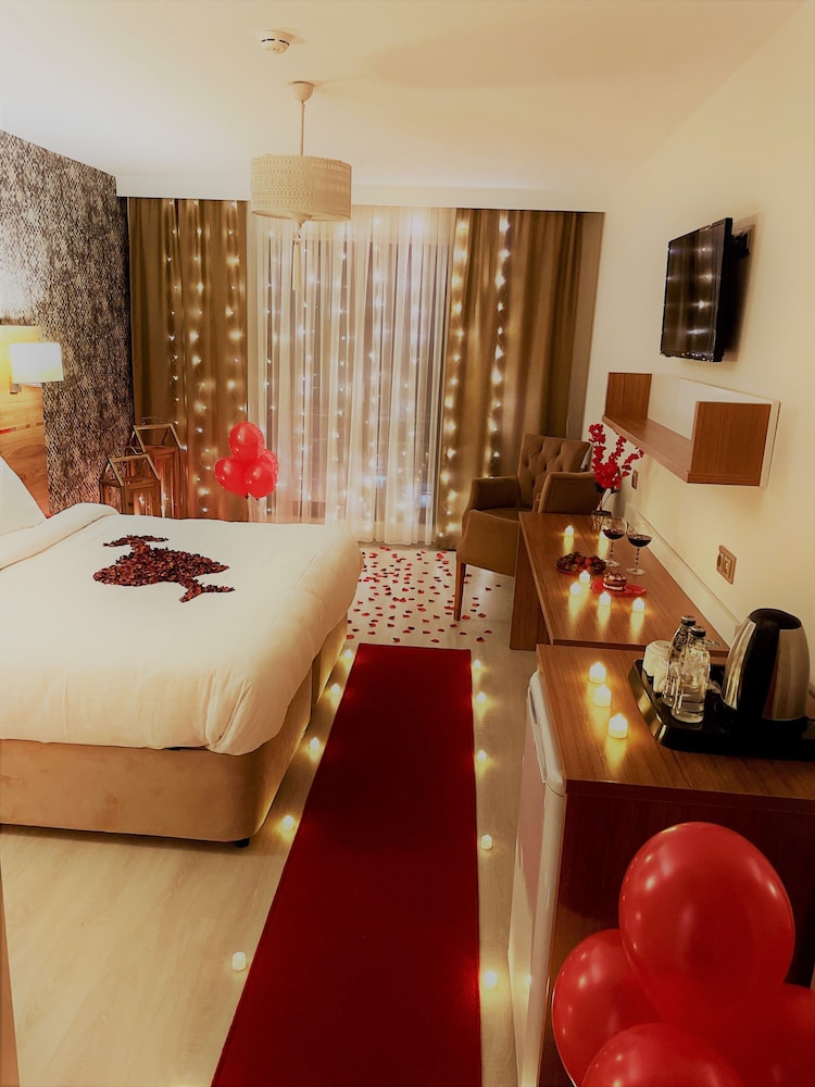 White House Hotel 29/58